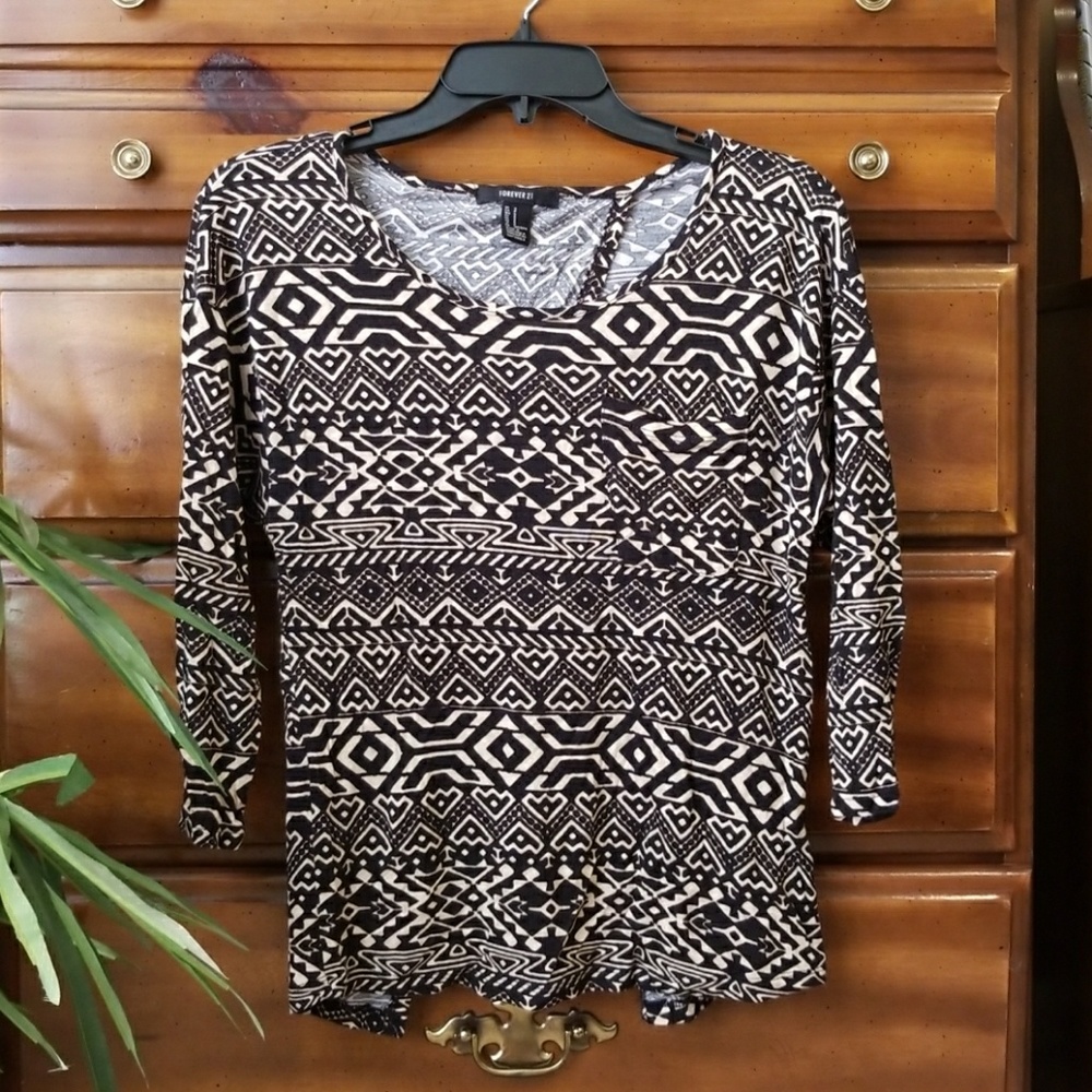 Tribal print 3/4 sleeve top size S