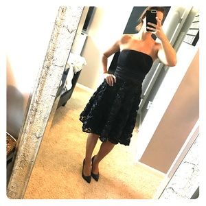 Cocktail dress with detailed rose appliqués