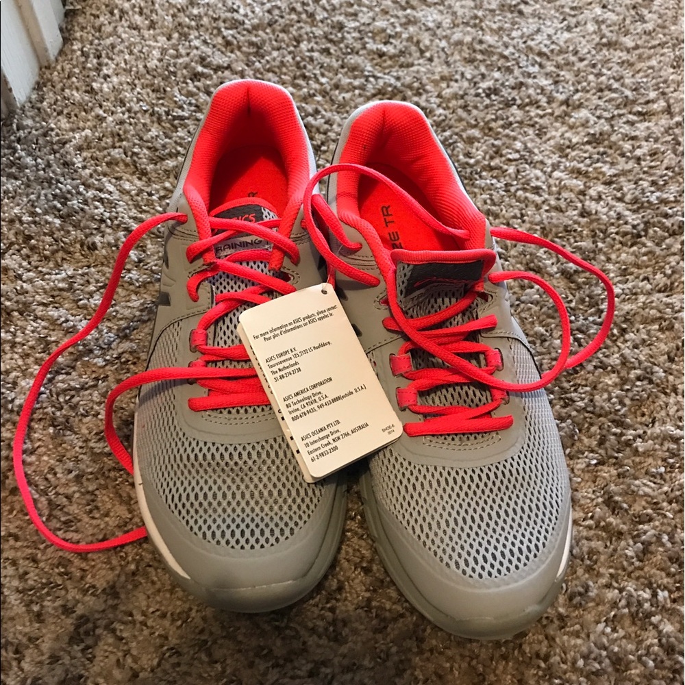 New asics sneaker