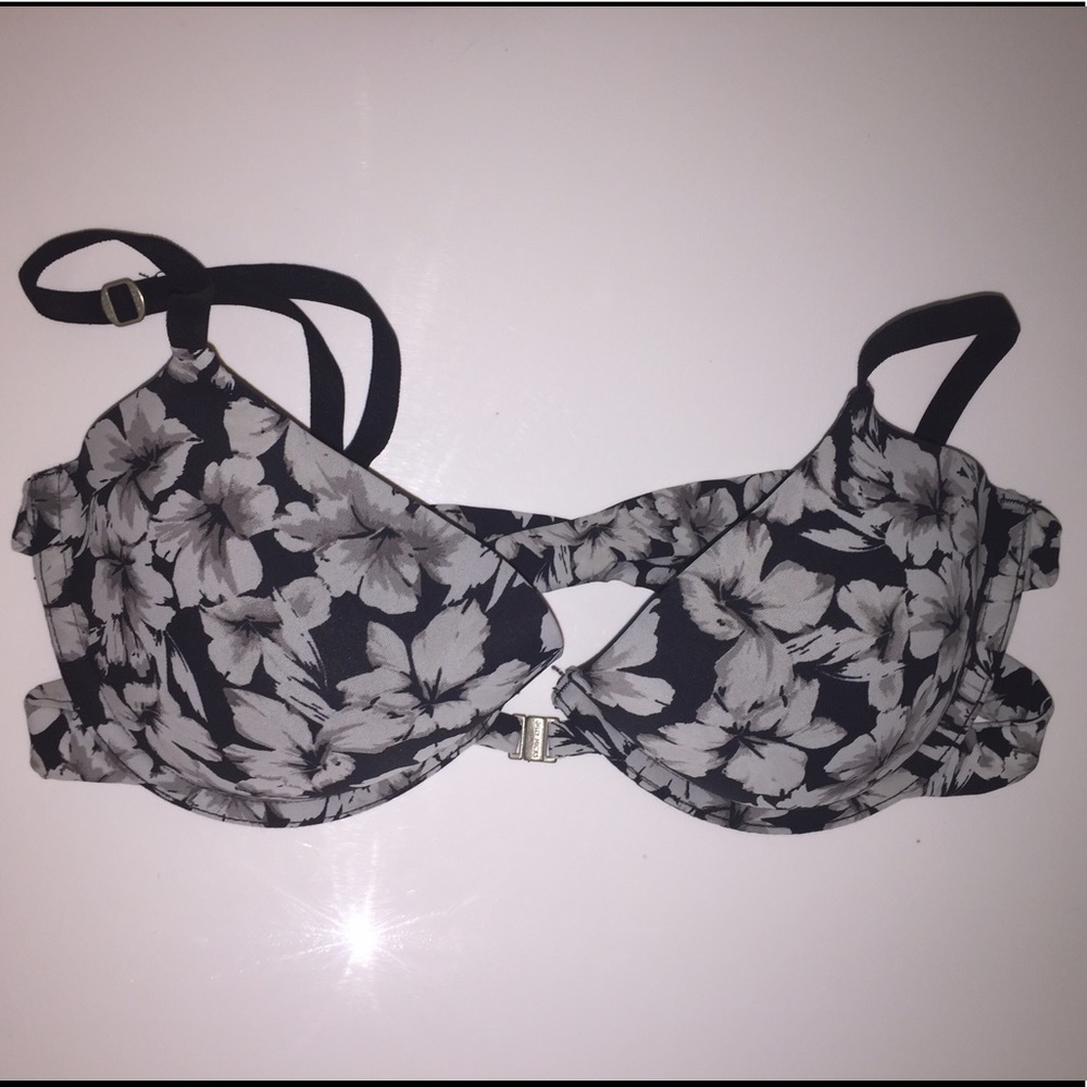 34C GILLY HICKS lightly lined bra!