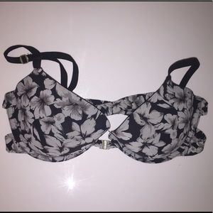 34C GILLY HICKS lightly lined bra!