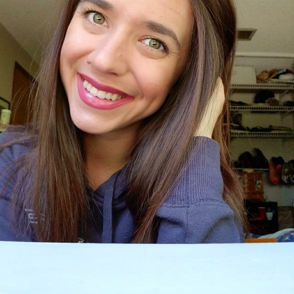 Meet your Posher, Kylee - Picture 2 of 2