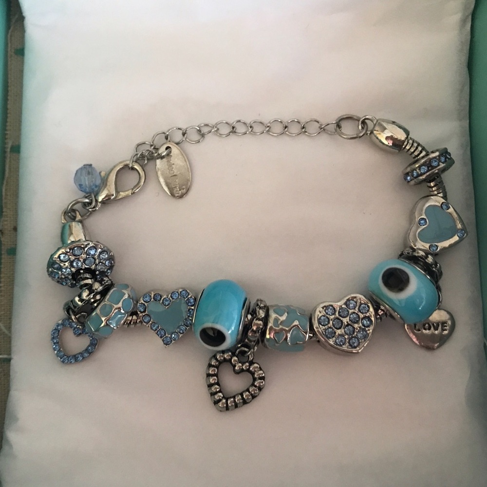 Pretty light blue charm bracelet!💙💙