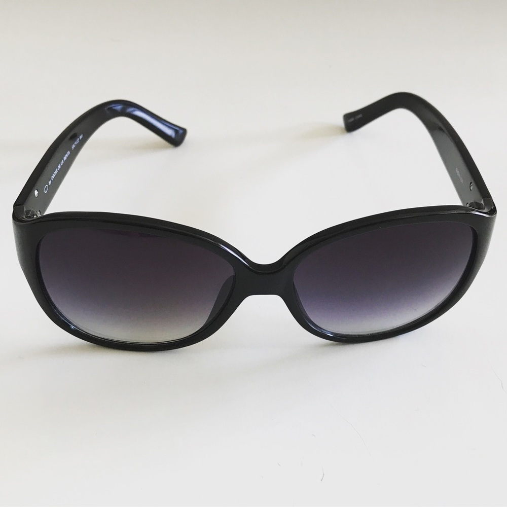 Oscar de la Renta sunglasses