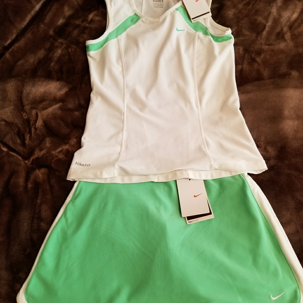 NWT NIKE DRI-FIT TANK AND TENNIS SKORT.GIRLS LARGE