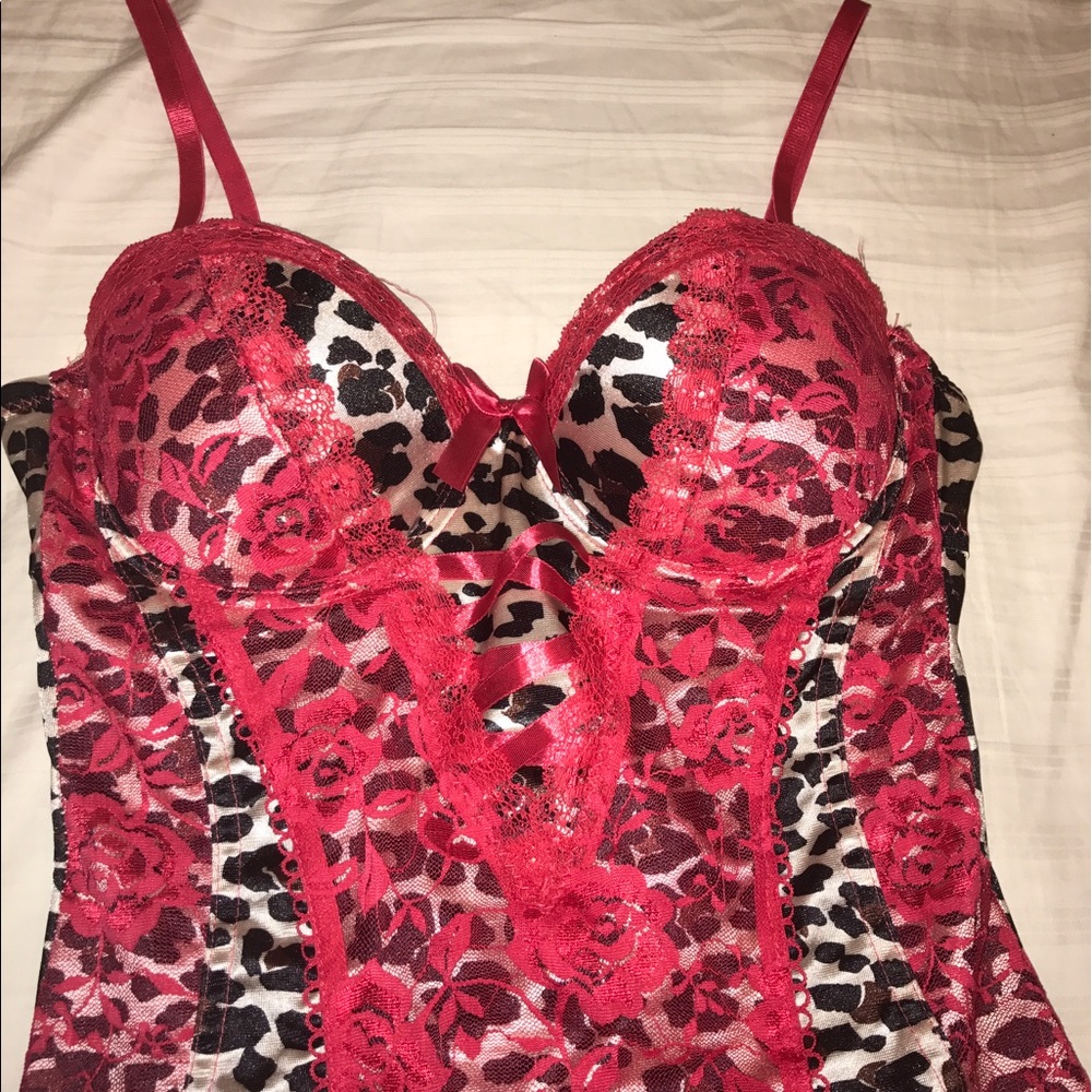 Lingerie - Picture 4 of 5
