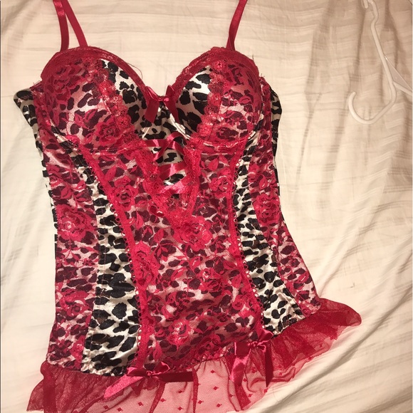 Lingerie - Picture 2 of 5