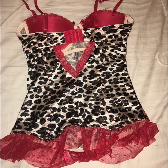 Lingerie - Picture 3 of 5