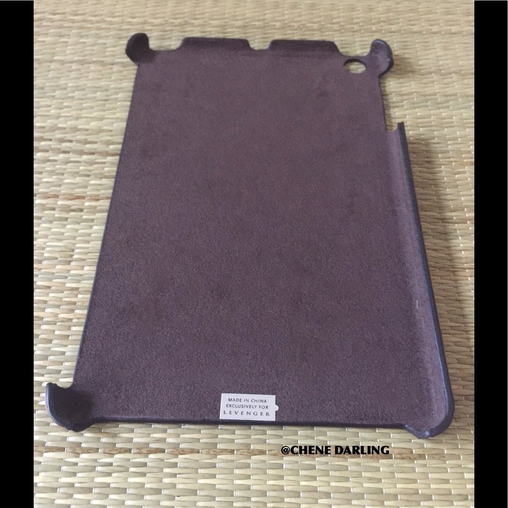 ⬇️$30 LEVENGER BLACK LEATHER IPAD 2/3/4 CASE - Picture 2 of 3