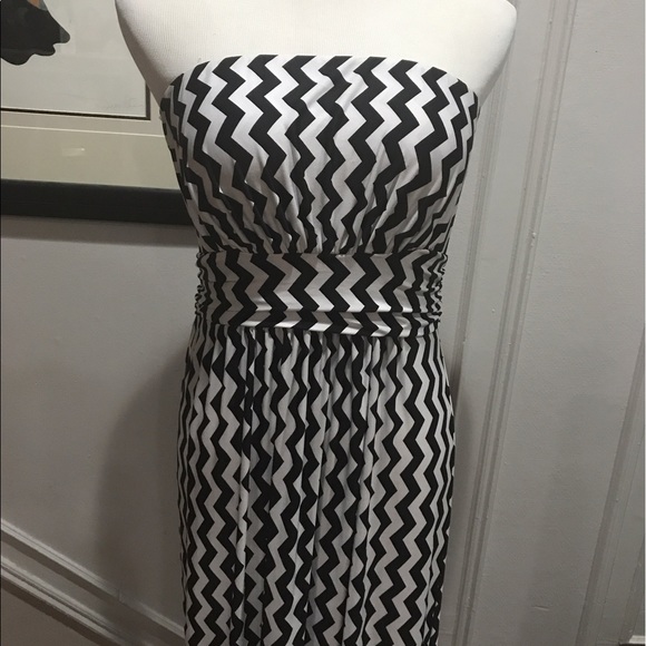 Chevron Maxi Dress - Picture 2 of 4