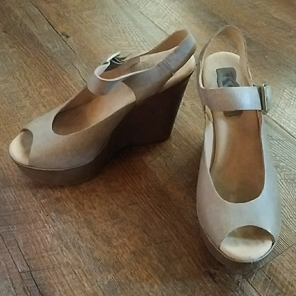 Korks Nude Platform