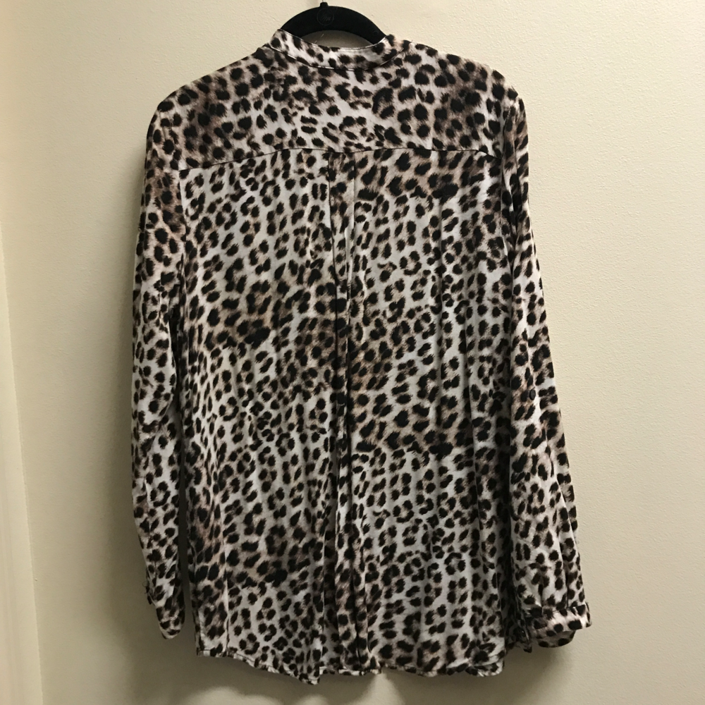 ☕️Leopard Button-Up Shirt - Picture 2 of 3