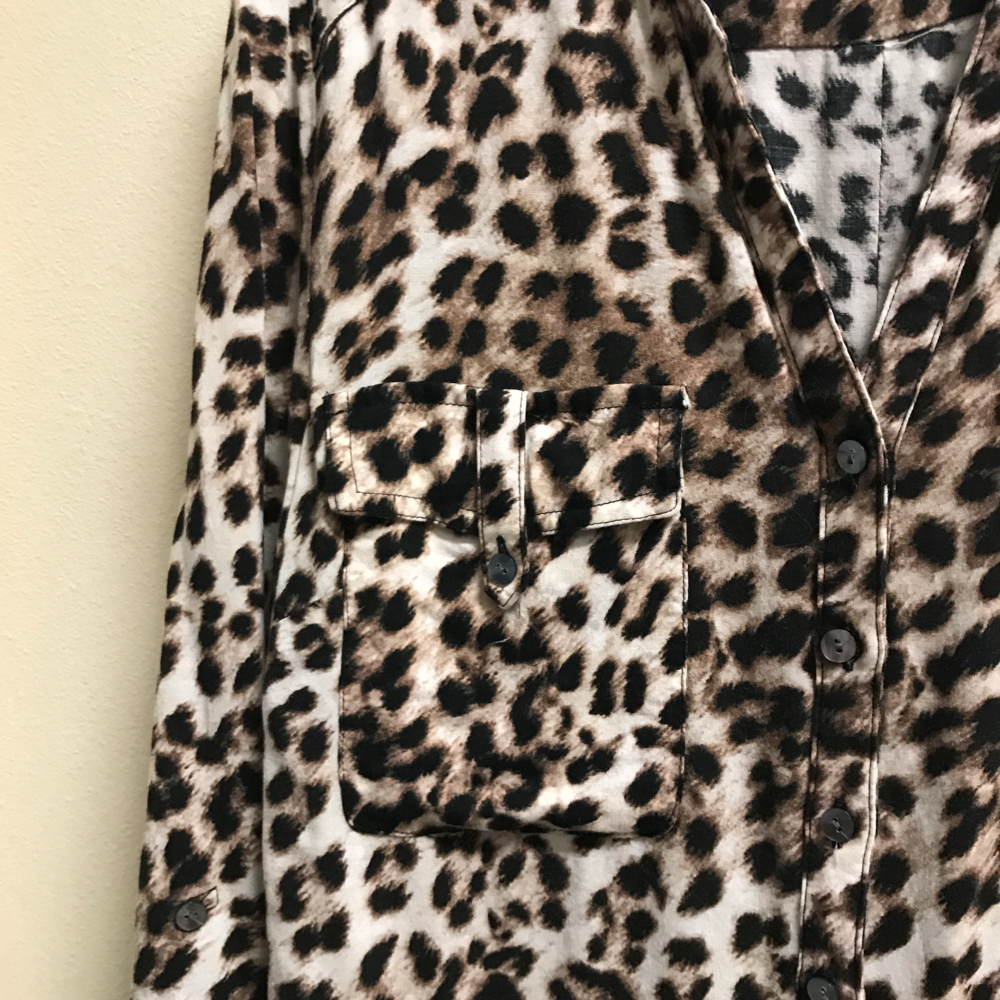 ☕️Leopard Button-Up Shirt - Picture 3 of 3