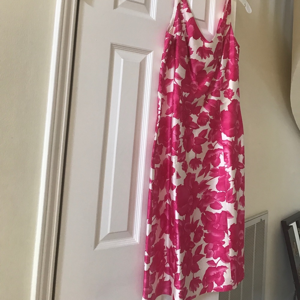 🆕Ann Taylor Silk dress Sz 8. V in neck/back.Lined