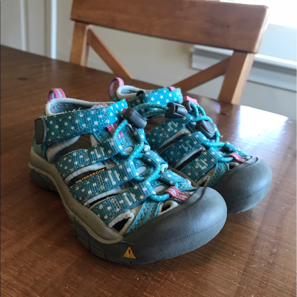Blue polka dot Keen Newport H2 kids sandal