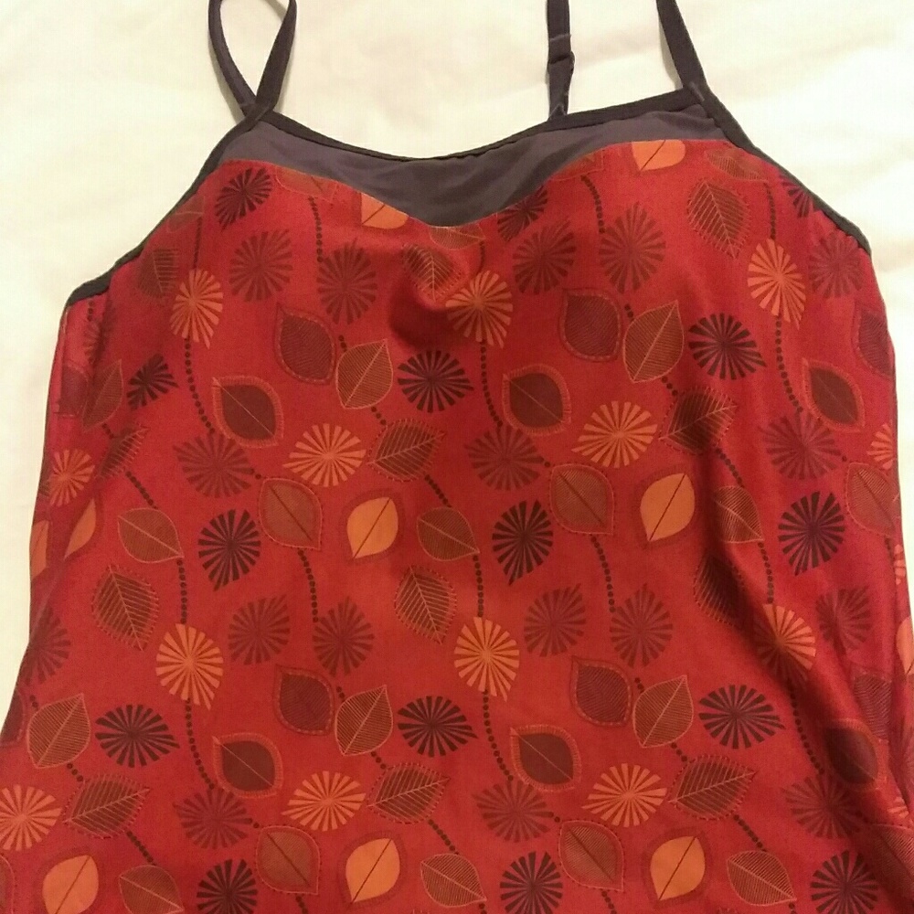 Moving comfort Activewear top