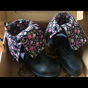 Dr martens convertible boots size US7
