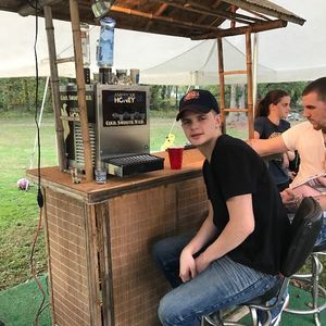 Meet your Posher, Tom