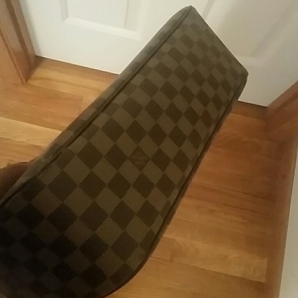 Louis Vuitton Damier Purse - Picture 8 of 8