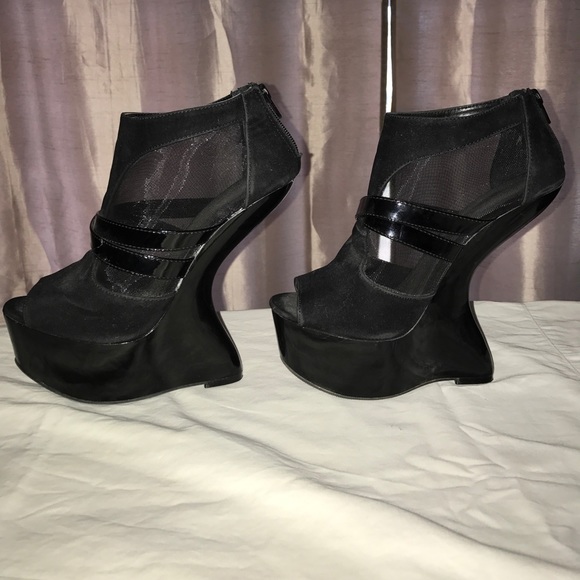 Chinese Laundry FUN black heels - Picture 2 of 8