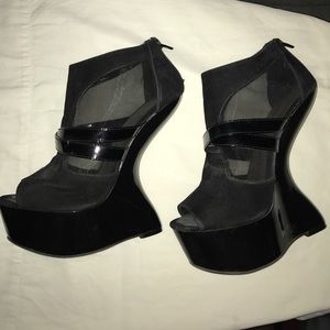 Chinese Laundry FUN black heels