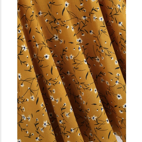 📣LAST ONE📣 🌿🌱MUSTARD SHIFT DRESS🌱 - Picture 3 of 5