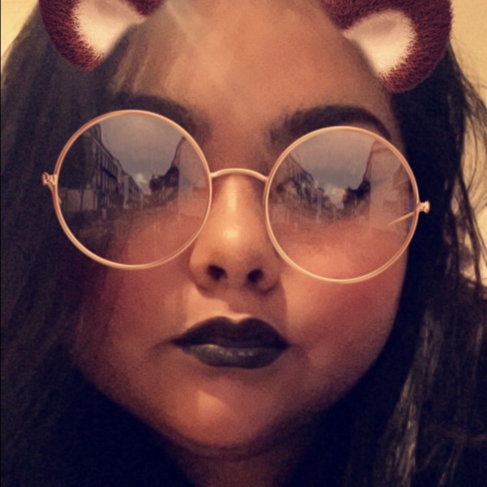 Meet your Posher, Mireya