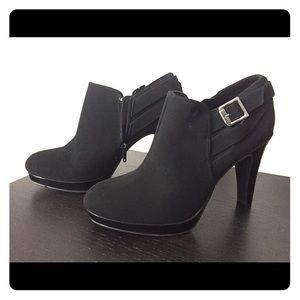 Black bootie platform heels