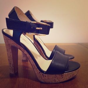 Nine West Platform Sandals 4in heel - black sz 5