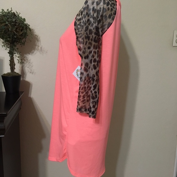 Fall in Love Coral Leopard Top - Picture 4 of 5