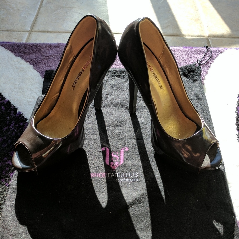 New ShoeFab sz 6 Dark Brown Faux Patent Heels