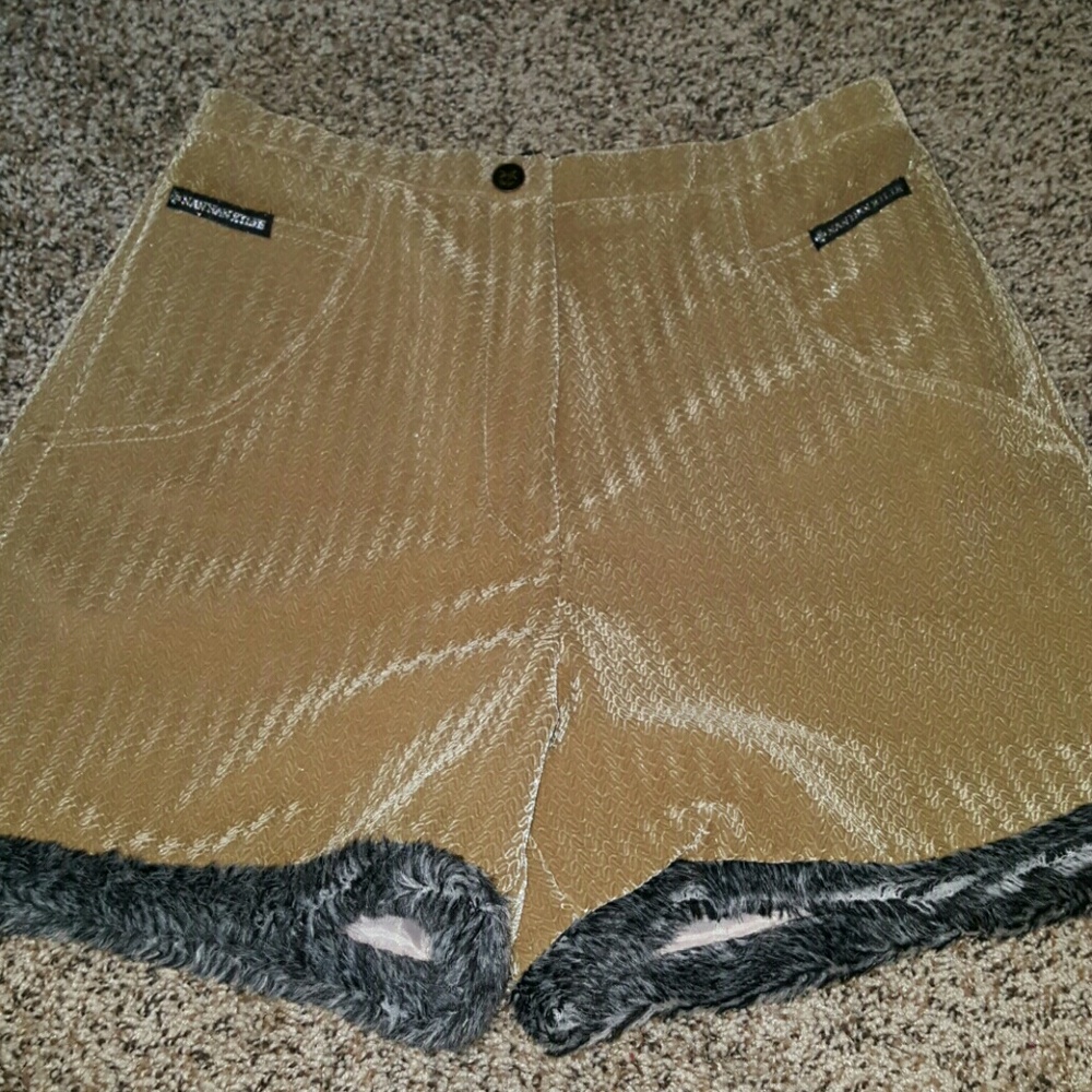 Weird soft shorts with fur