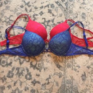 Set of 2 Lace VS Very Sexy pushup bras