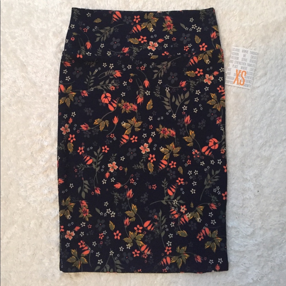 ✨NWT LULAROE CASSIE✨