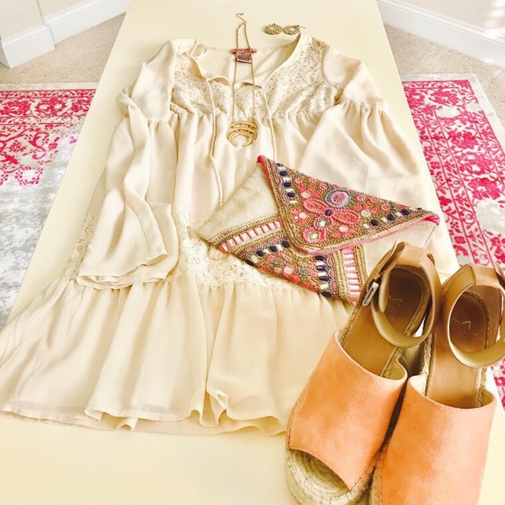 SOLD! flowy festival dress with bell sleeves🌻✌🏻