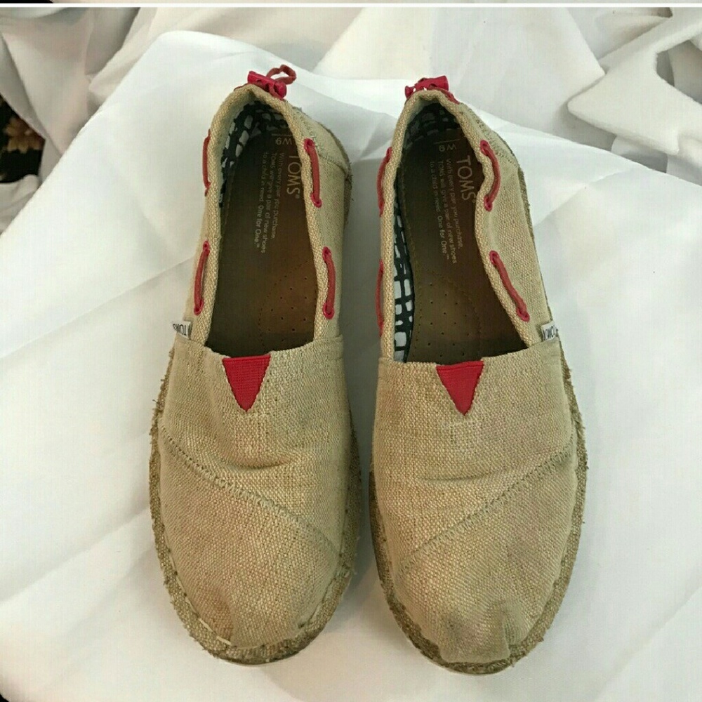 TOMS size 9 tan/red trim tweed slip-ons