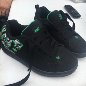 NEW never worn DC shoes size 5