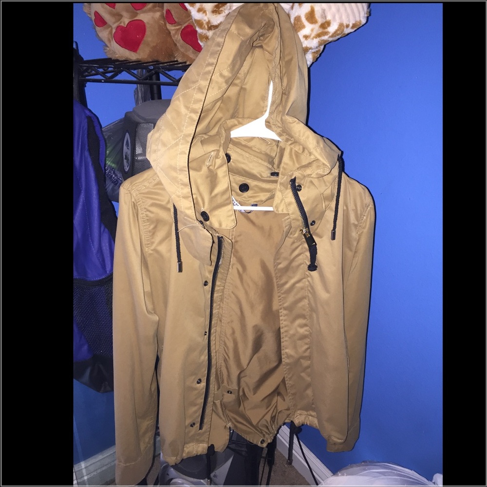 Tan Zip/Button Jacket.