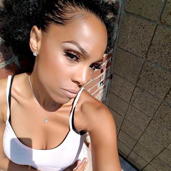 Meet your Posher, Yvette - Picture 1 of 1