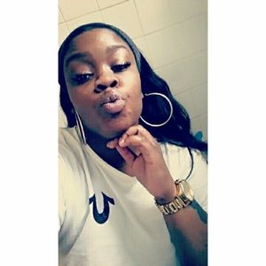 Meet your Posher, Tolia