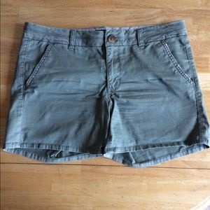 American Eagle midi chino shorts olive army green