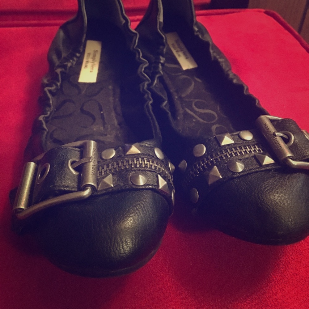 Simply Vera Black Flats