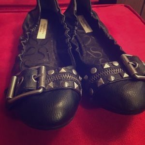 Simply Vera Black Flats