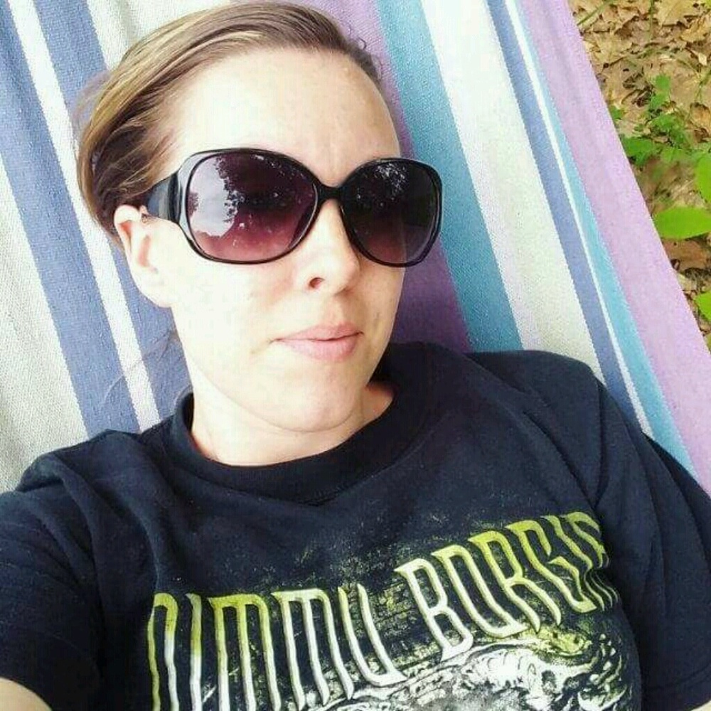 Meet your Posher, Elisha