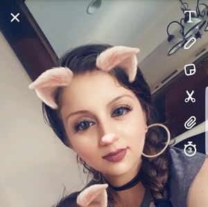 Meet your Posher, Alejandra