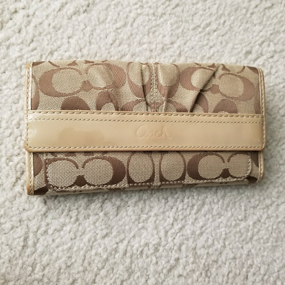 Classic Coach wallet in tan