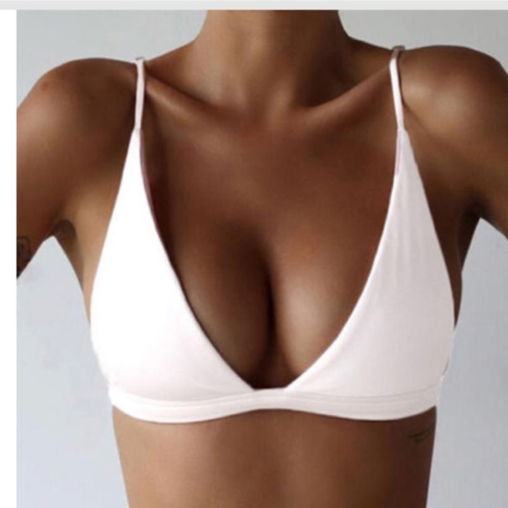 'Mia' clean girl triangle lined bikini top
