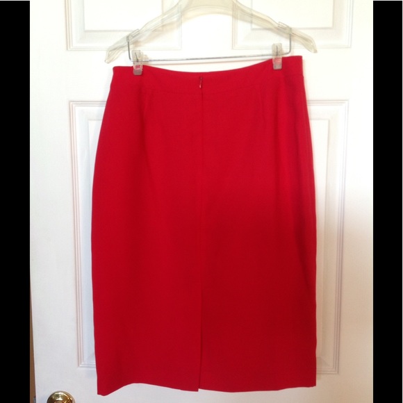 Red Suit - Picture 4 of 4