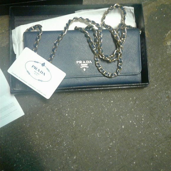 Prada - Picture 2 of 3