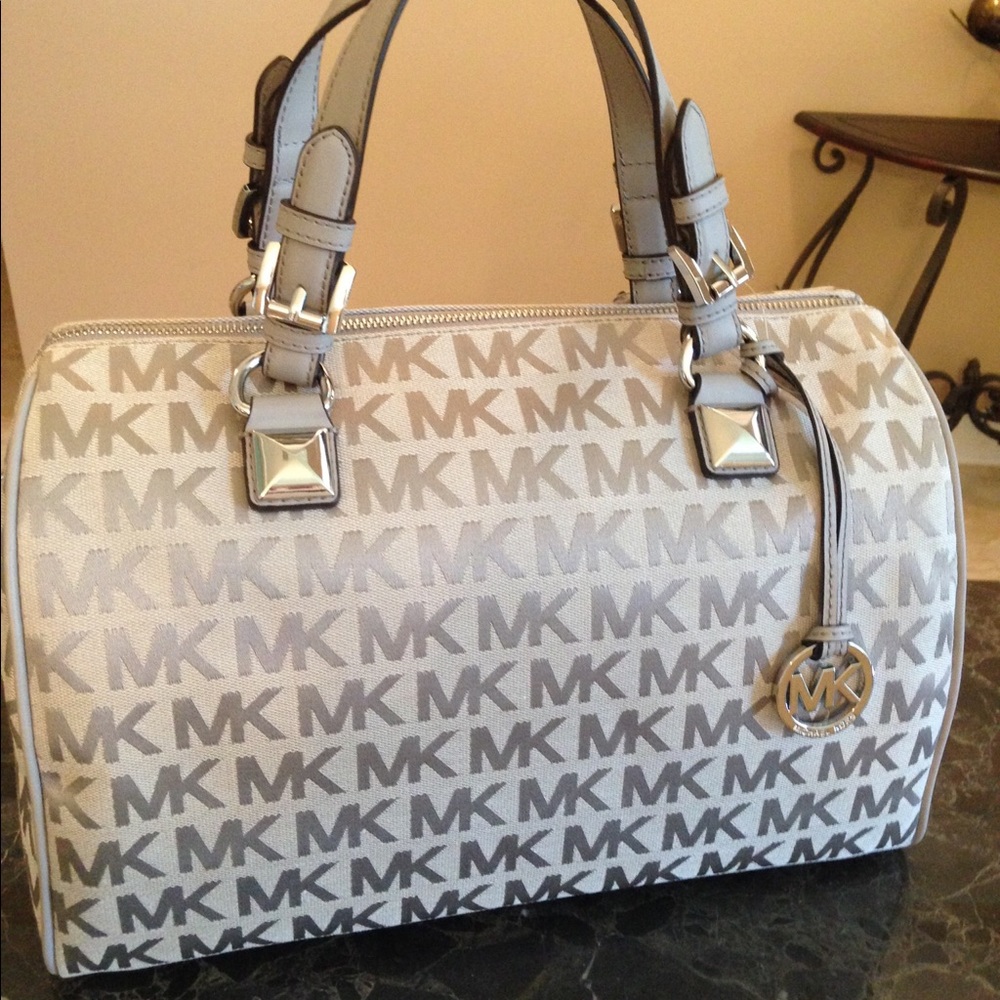 🌹LARGE - MICHAEL KORS LIGHT GRAY SATCHEL